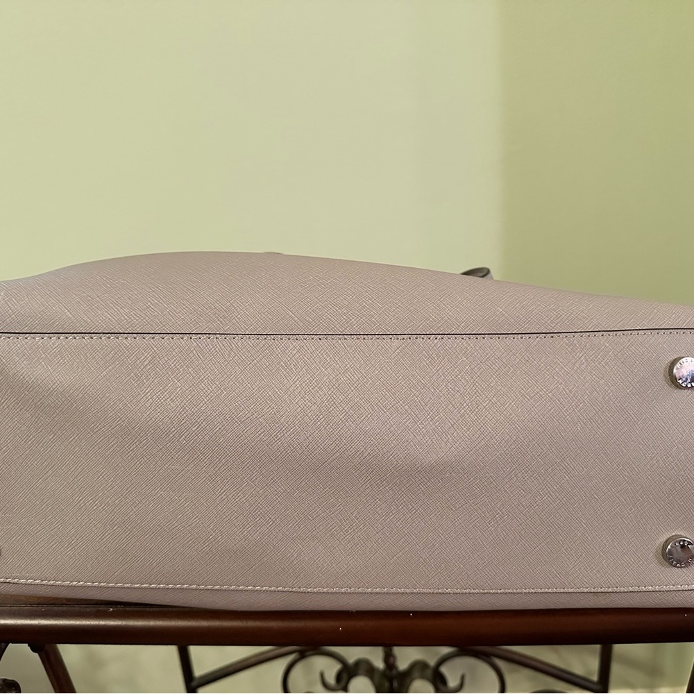 New Michael Kors cross grain light gray leather shoulder bag - Picture 9 of 11